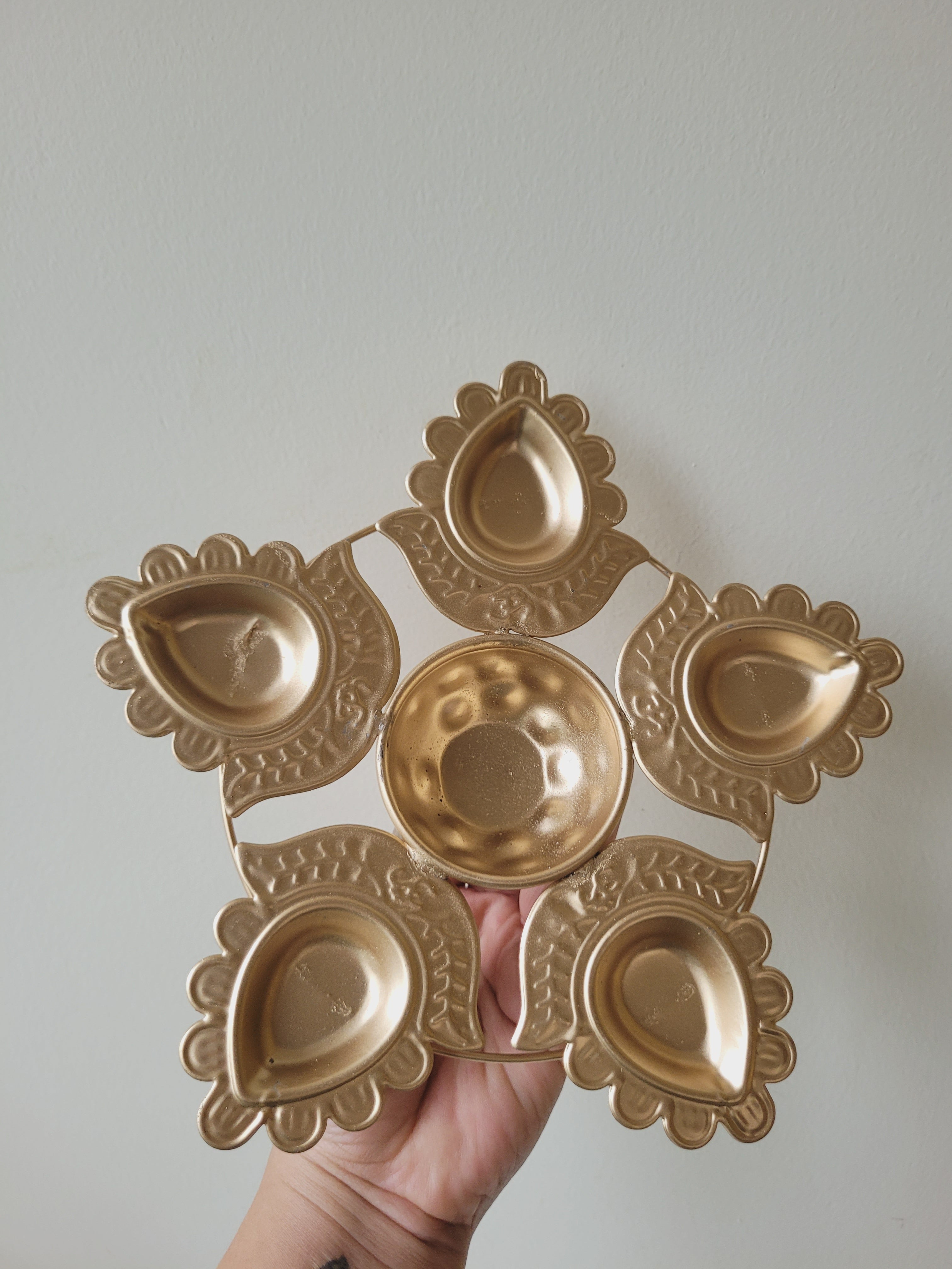 Golden Multi Om Diya Urli (7.5")