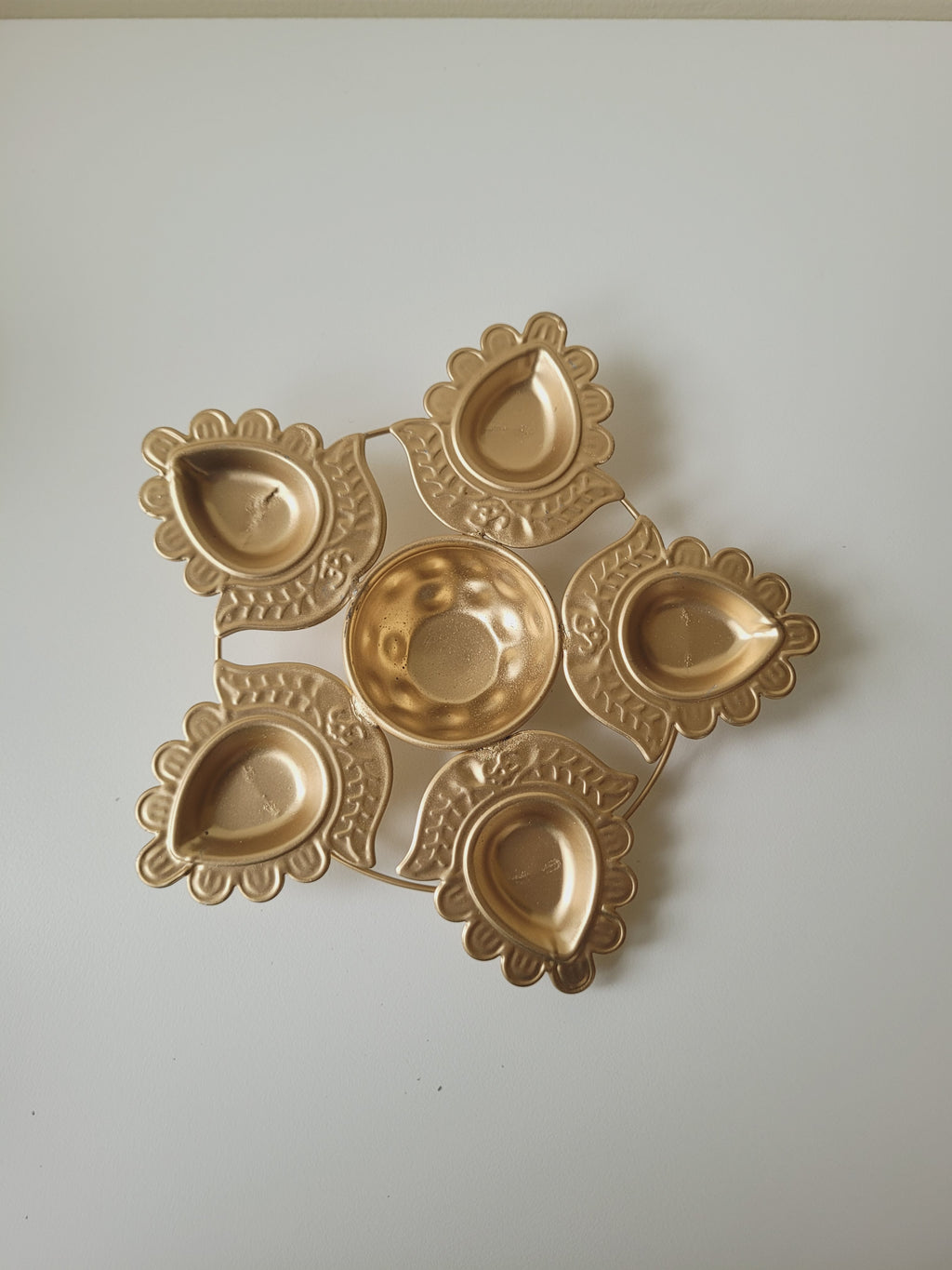 Golden Multi Om Diya Urli (7.5")