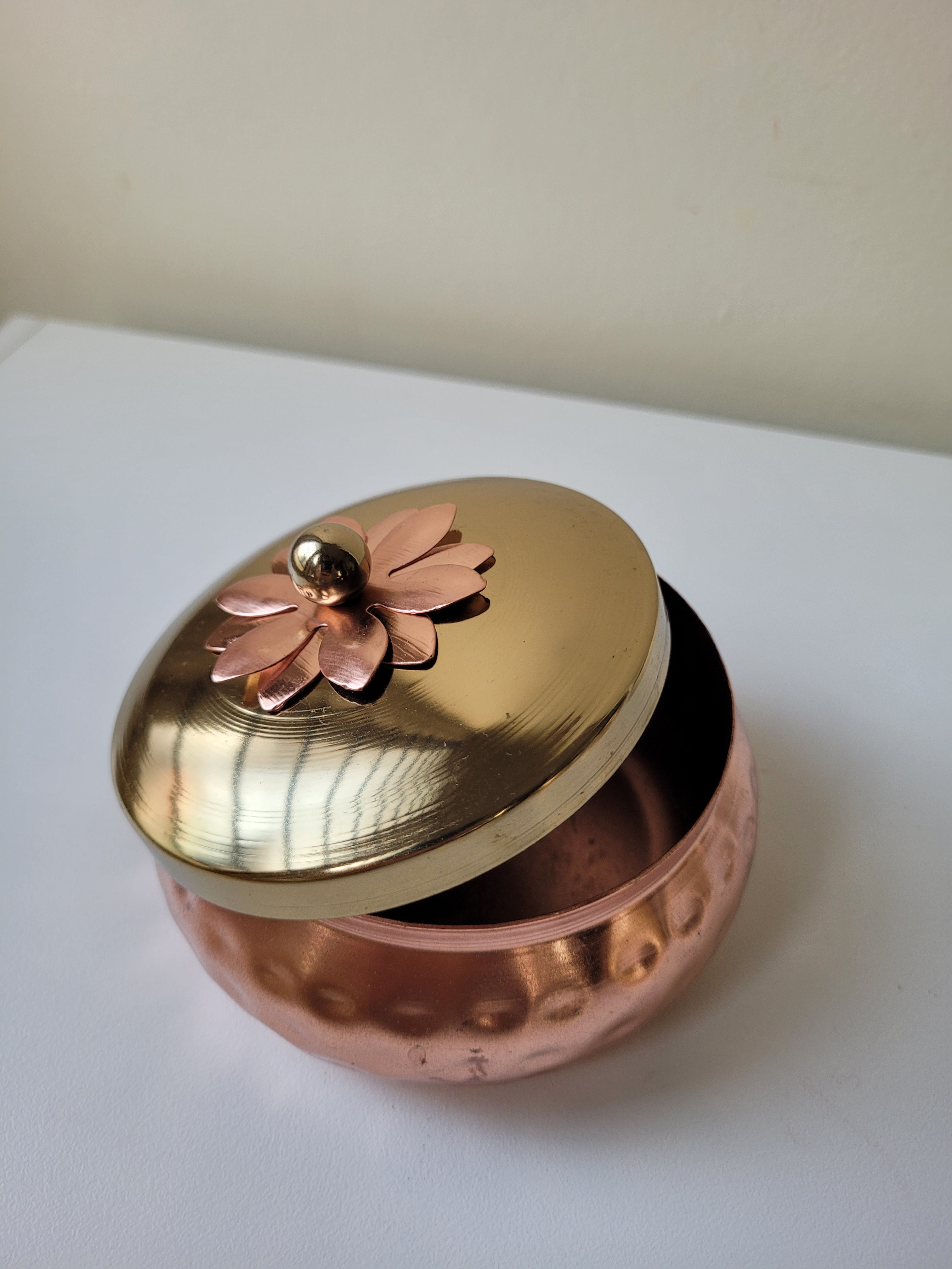Premium Hammered Copper Finish Metal Urli Jar with Lid (4" x 2")